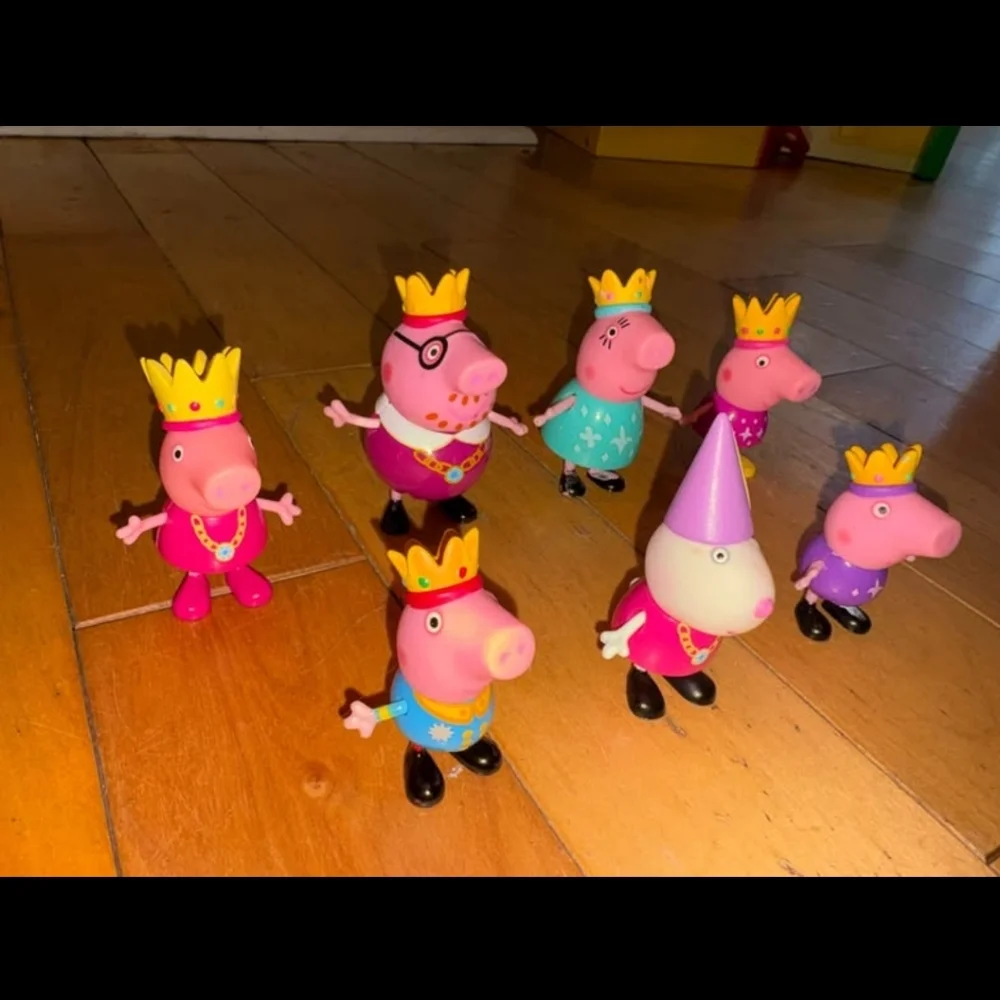 Peppa Pig Royal Famiy Figure - Picture 3 of 5